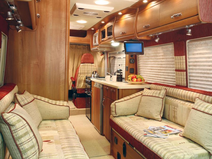 Интерьер Auto-Sleepers Sussex Duo 2010 года  (фото 2 из 5)